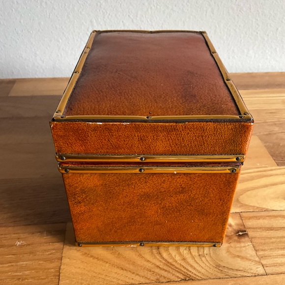 Vintage Small Leather Trinket Jewelry Box - Picture 4 of 6